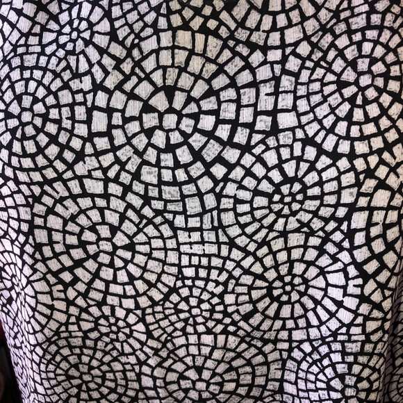 Milano size Medium black and gray sleeveless blouse with longer lining keyhole - Picture 2 of 6